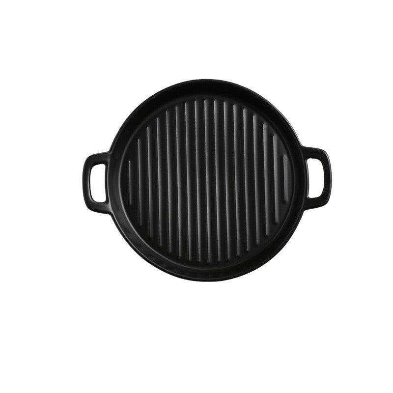 Round black non-stick bakeware plate with handles, 20.3cm.