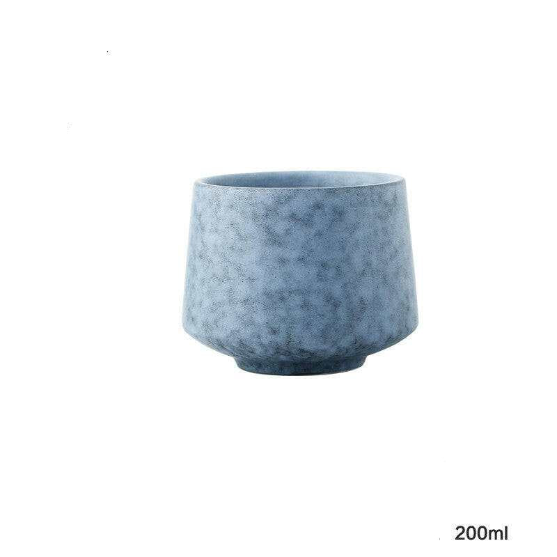 Japanese ceramic cup with 7.5 cm in diameter and 200 ml capacity.