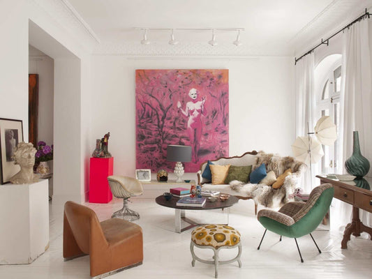 Irreverence and drama combined in a perfect bohemian style.