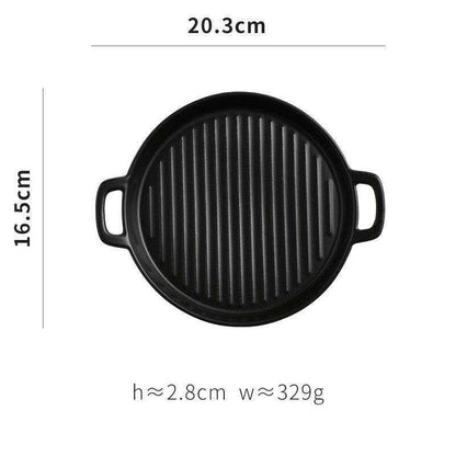 Round black non-stick bakeware plate with handles, 20.3cm.